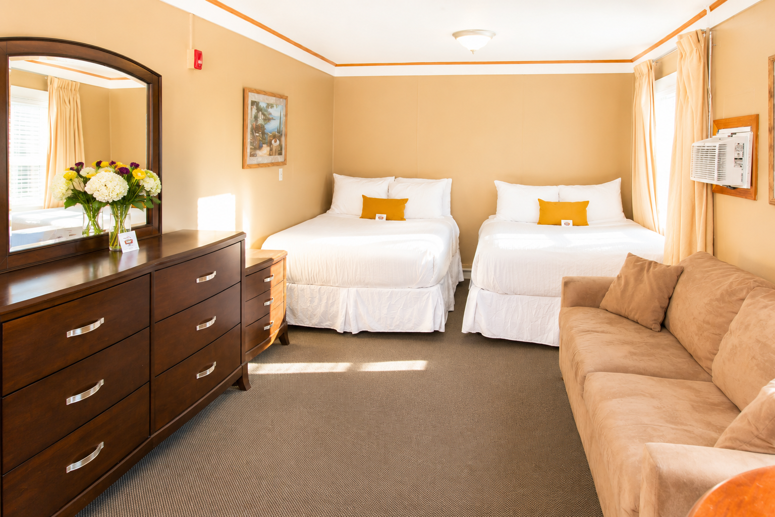 2 Queen, Sofa Bed, with Jacuzzi Bathtub